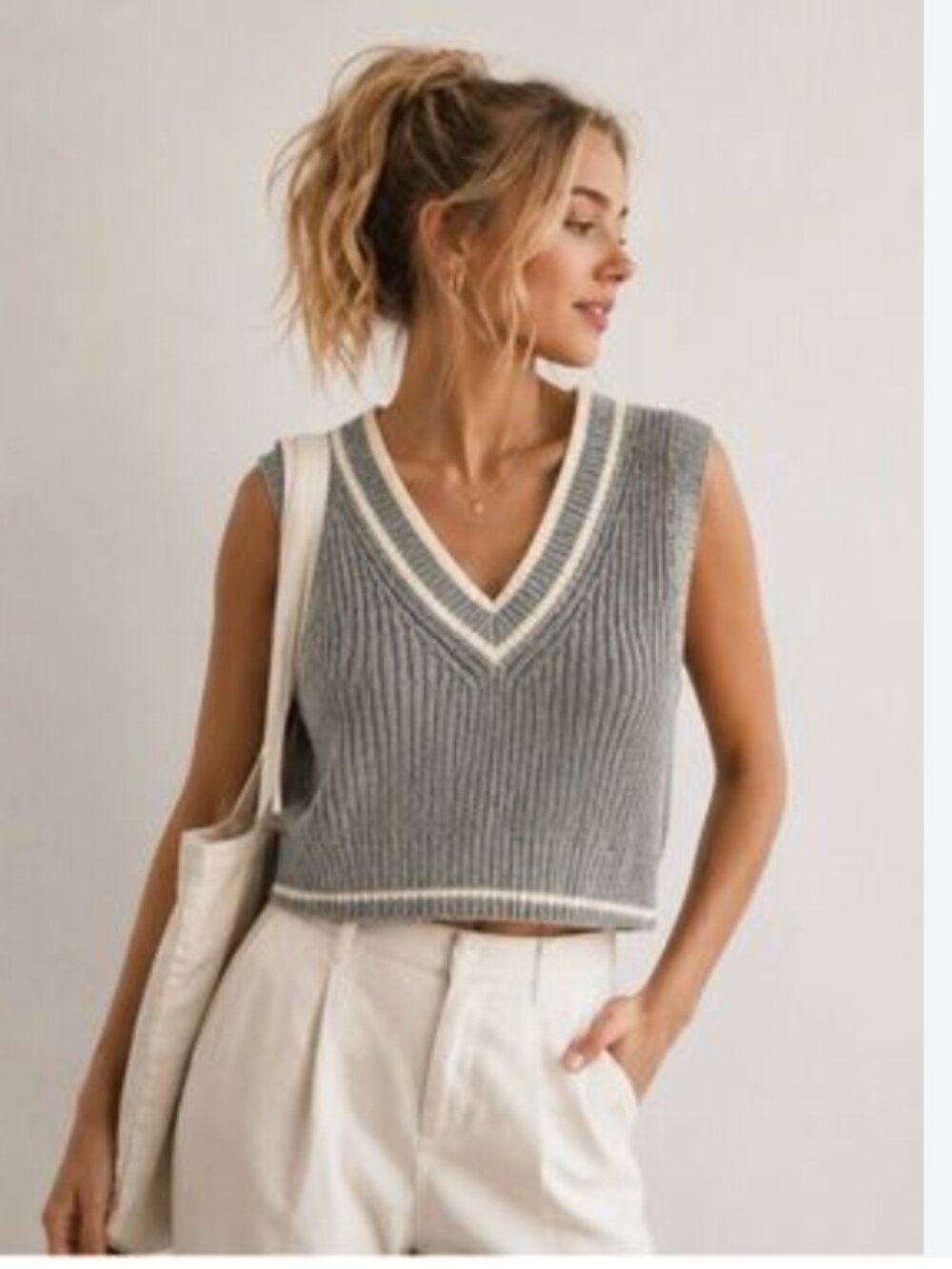 H&M Divided Light Gray V-Neck Sleeveless Cropped Sweater XS